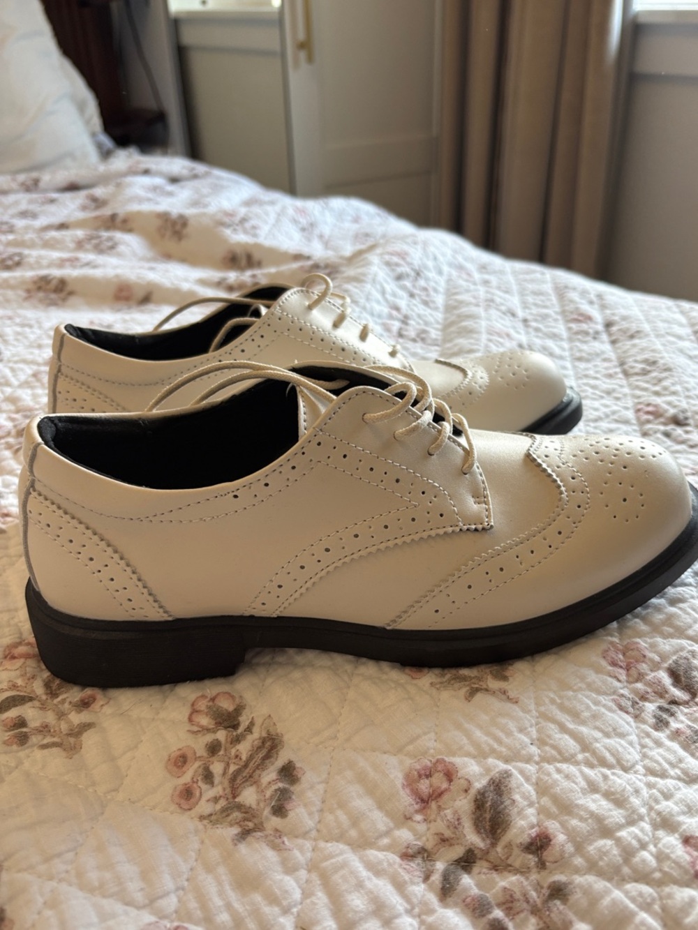 Classic Women’s Wingtip Oxford Dress Shoes - Cream